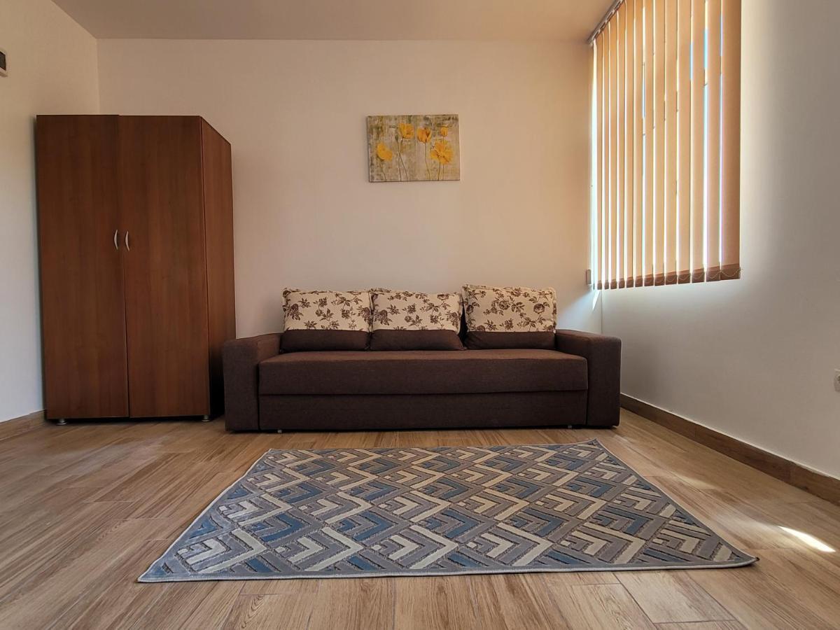 Apartamente Livada รึมนิคูวัลเจีย ภายนอก รูปภาพ