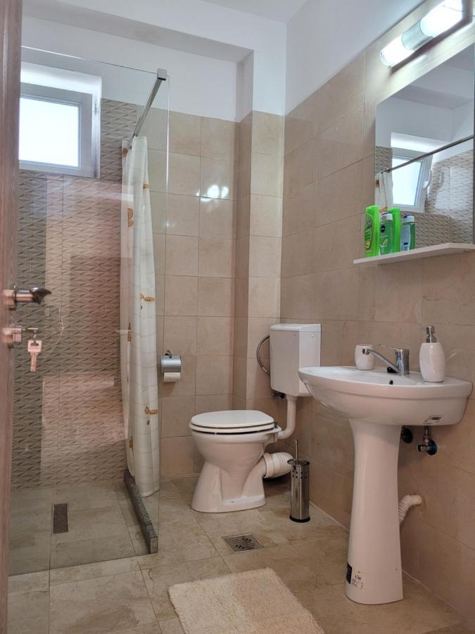 Apartamente Livada รึมนิคูวัลเจีย ภายนอก รูปภาพ