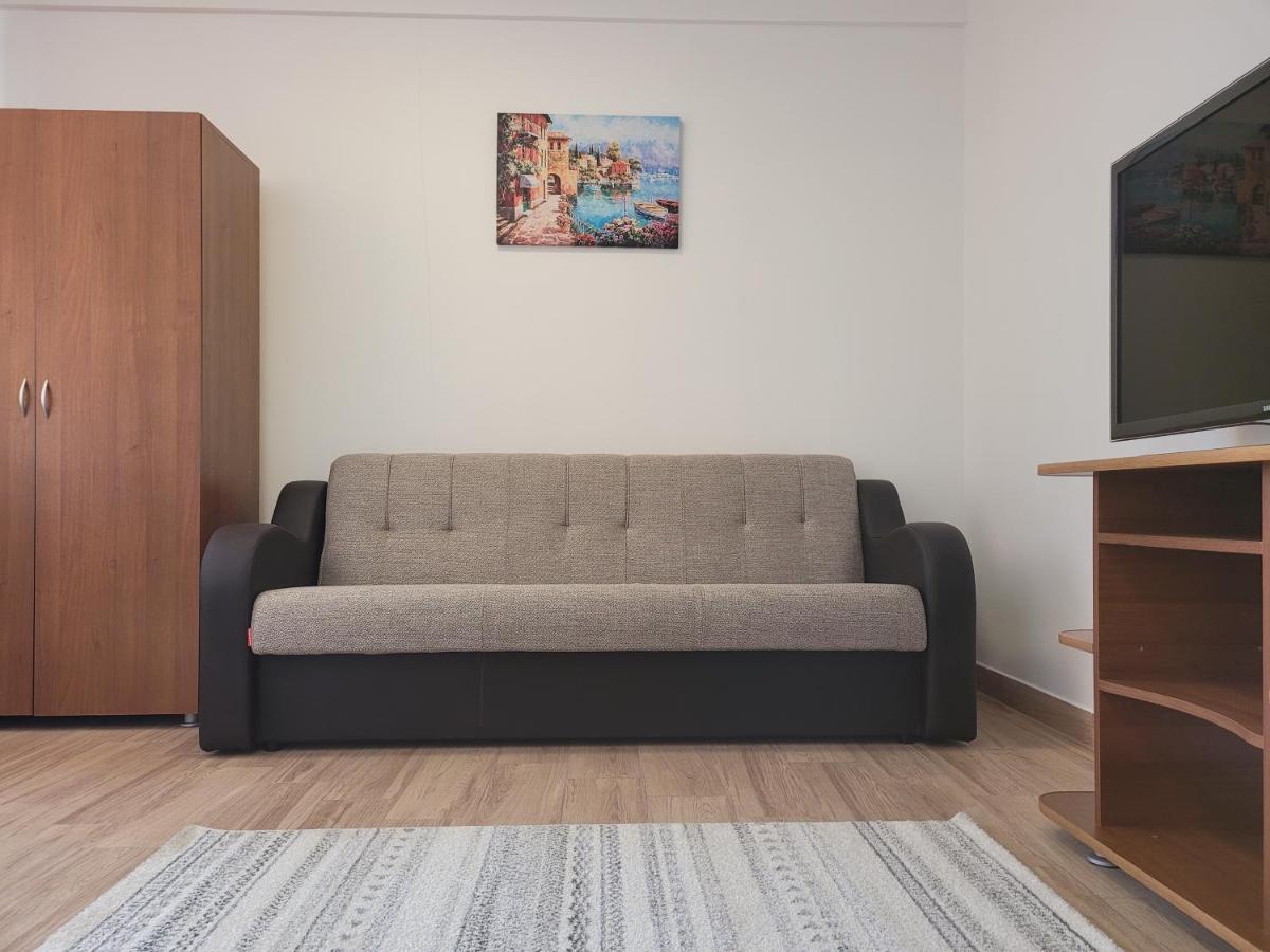 Apartamente Livada รึมนิคูวัลเจีย ภายนอก รูปภาพ