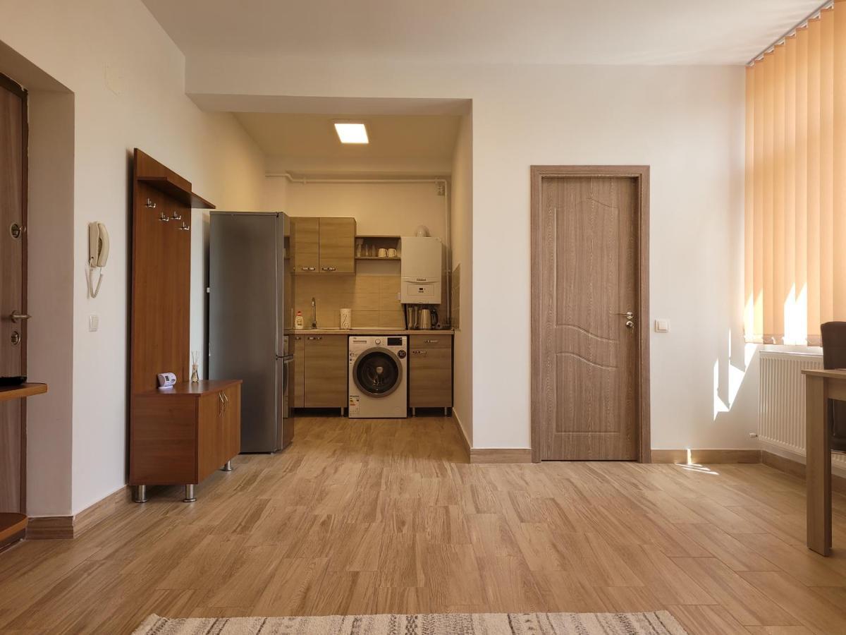 Apartamente Livada รึมนิคูวัลเจีย ภายนอก รูปภาพ