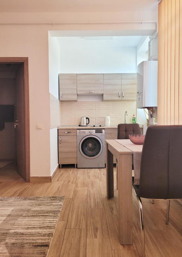 Apartamente Livada รึมนิคูวัลเจีย ภายนอก รูปภาพ