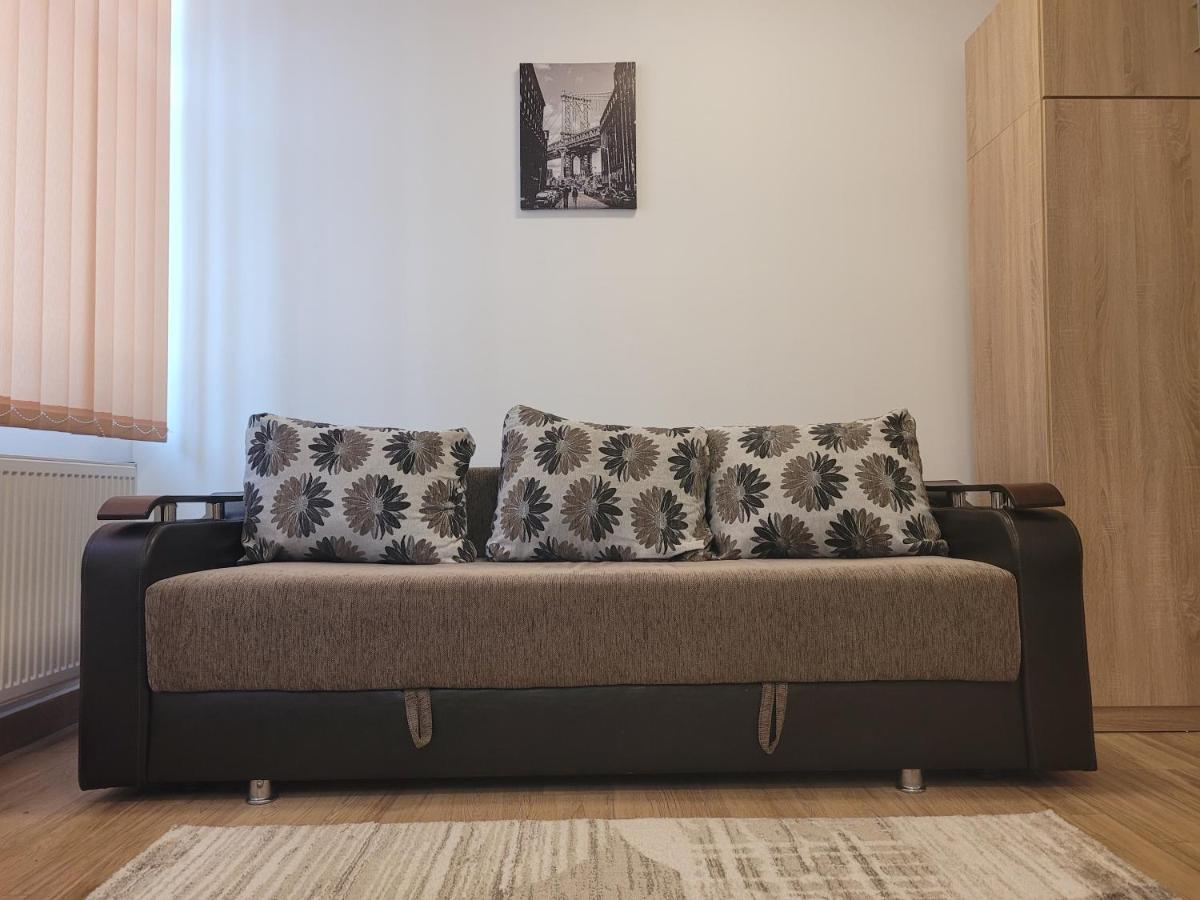 Apartamente Livada รึมนิคูวัลเจีย ภายนอก รูปภาพ