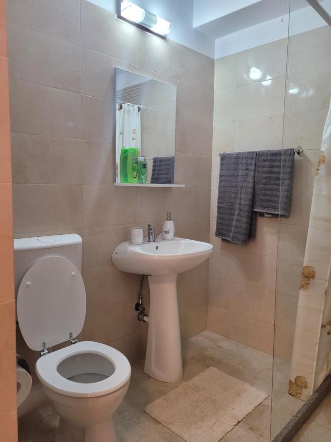 Apartamente Livada รึมนิคูวัลเจีย ภายนอก รูปภาพ