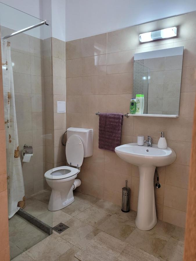 Apartamente Livada รึมนิคูวัลเจีย ภายนอก รูปภาพ