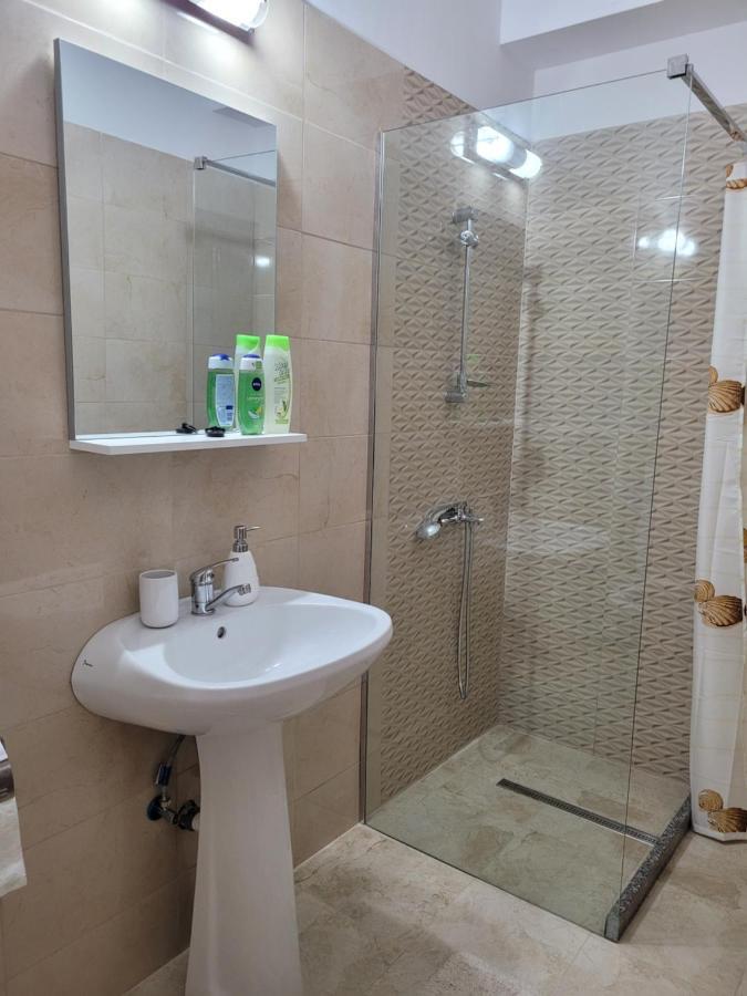 Apartamente Livada รึมนิคูวัลเจีย ภายนอก รูปภาพ