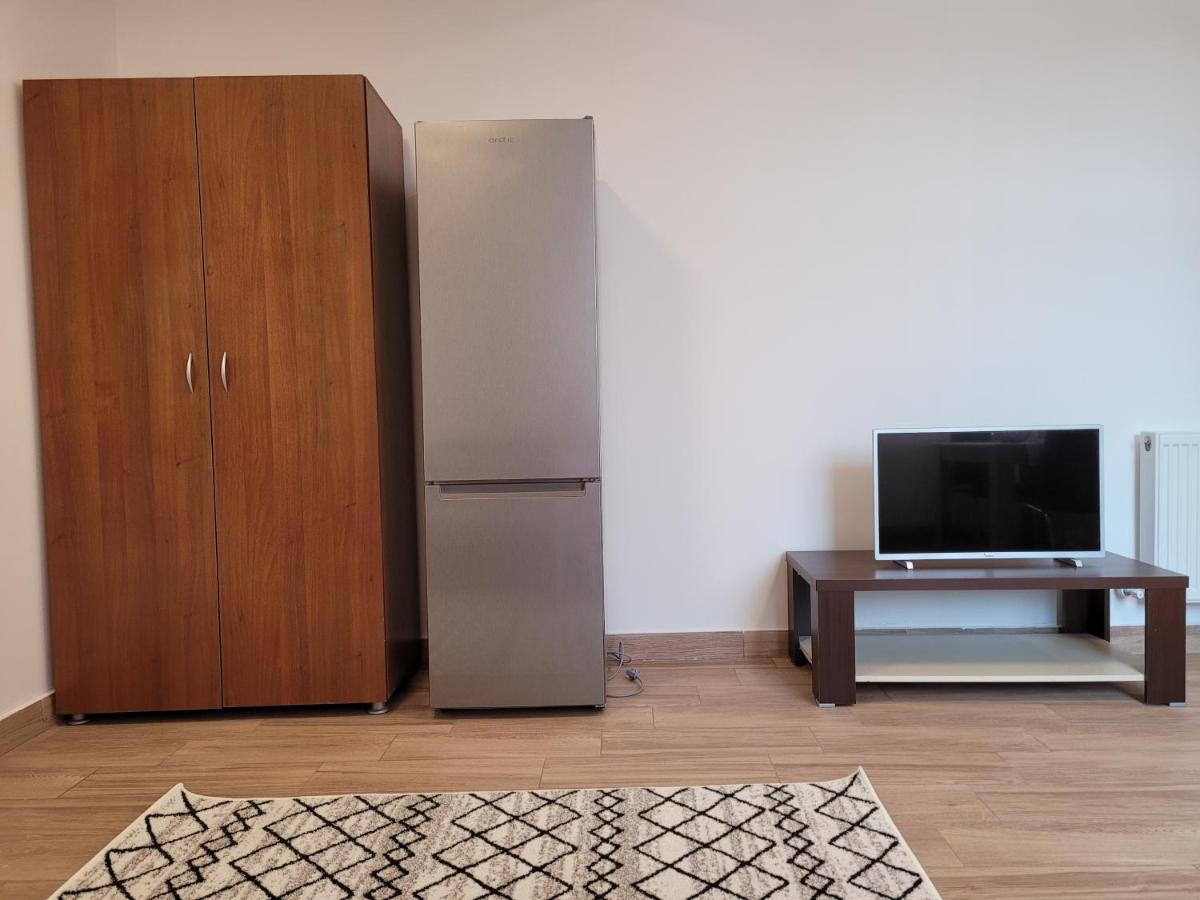 Apartamente Livada รึมนิคูวัลเจีย ภายนอก รูปภาพ