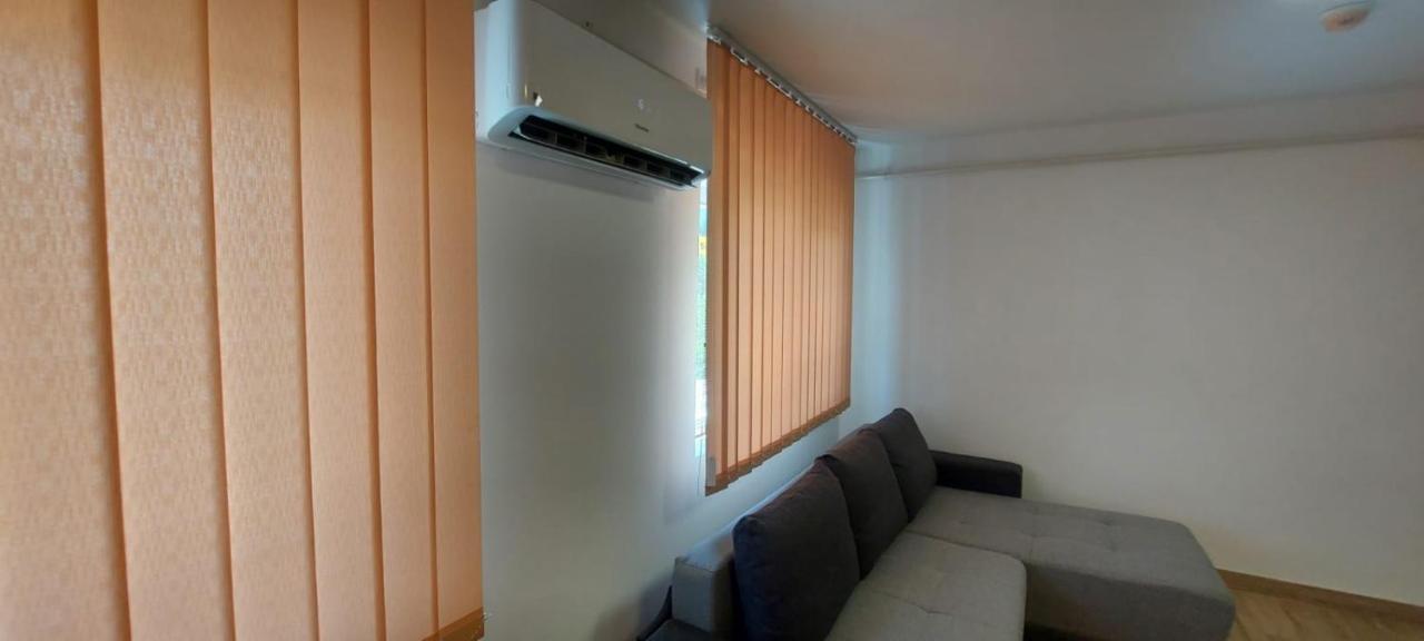 Apartamente Livada รึมนิคูวัลเจีย ภายนอก รูปภาพ